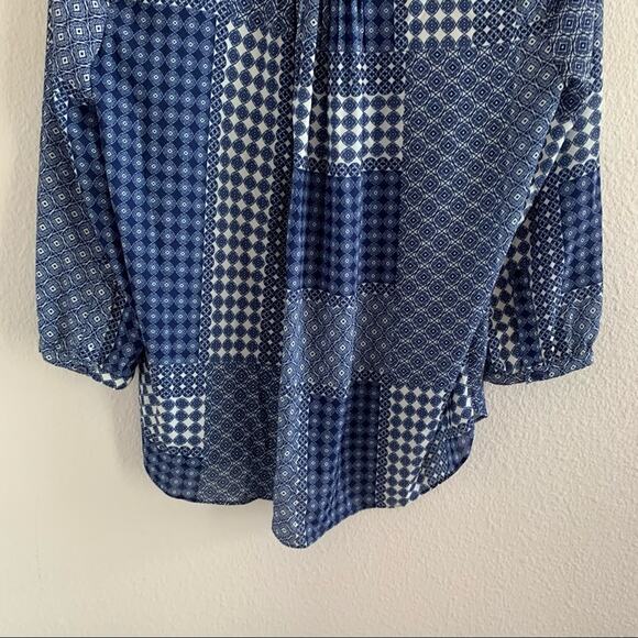 NYDJ Not Your Daughters Jeans Pintuck Blouse Geometric Blue Front Button Small - Picture 10 of 11